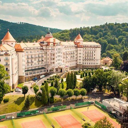 Spa Hotel Imperial Karlovy Vary Exterior foto The Sanatorium of the Swiss National Insurance Company in Meiringen