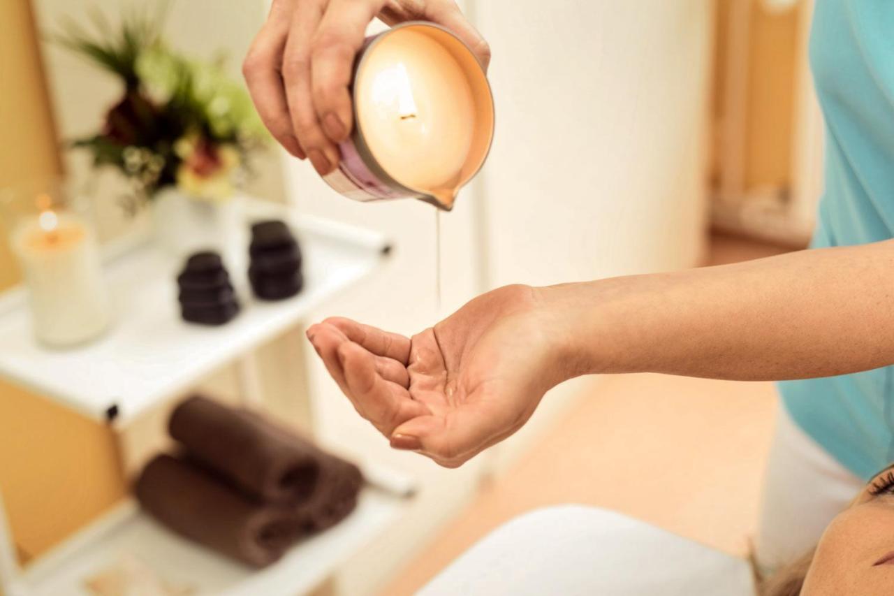 Spa Hotel Imperial Karlovy Vary Exterior foto Massage with oil