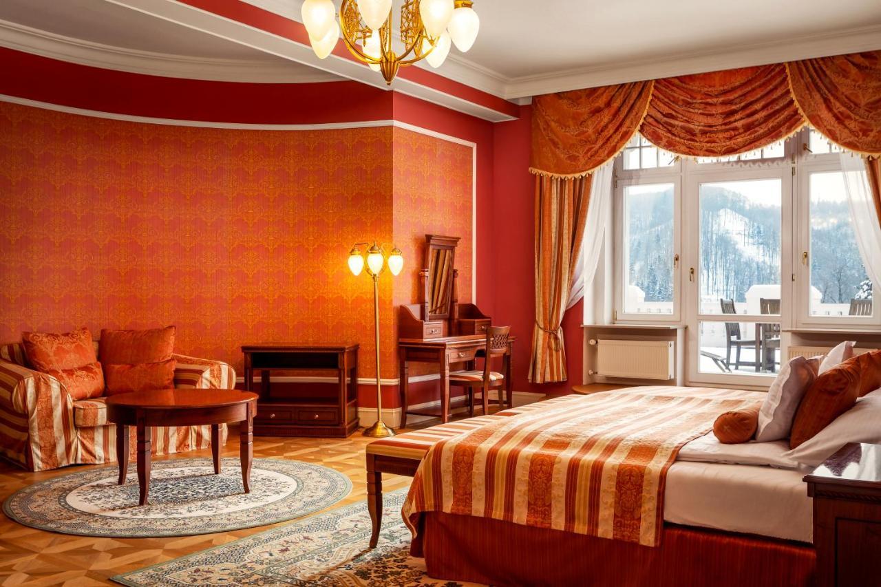 Spa Hotel Imperial Karlovy Vary Exterior foto A suite at the Hotel Axelmannstein
