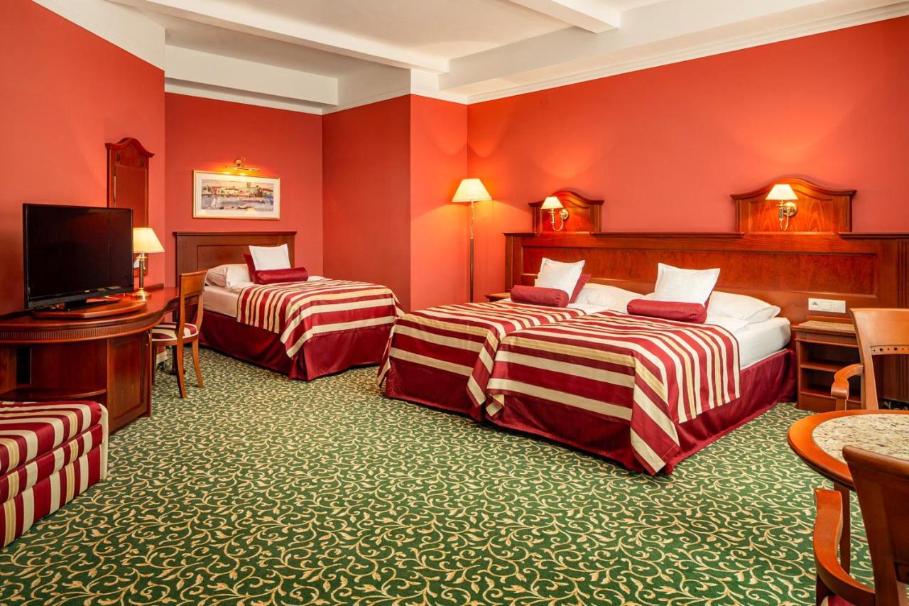 Spa Hotel Imperial Karlovy Vary Exterior foto A typical room at the hotel