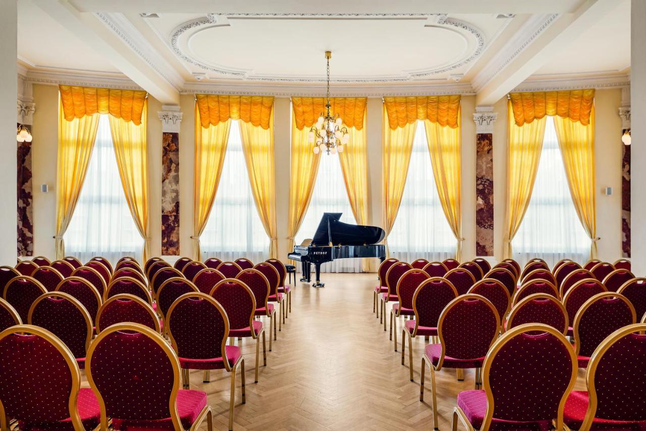 Spa Hotel Imperial Karlovy Vary Exterior foto The main hall of the conservatory