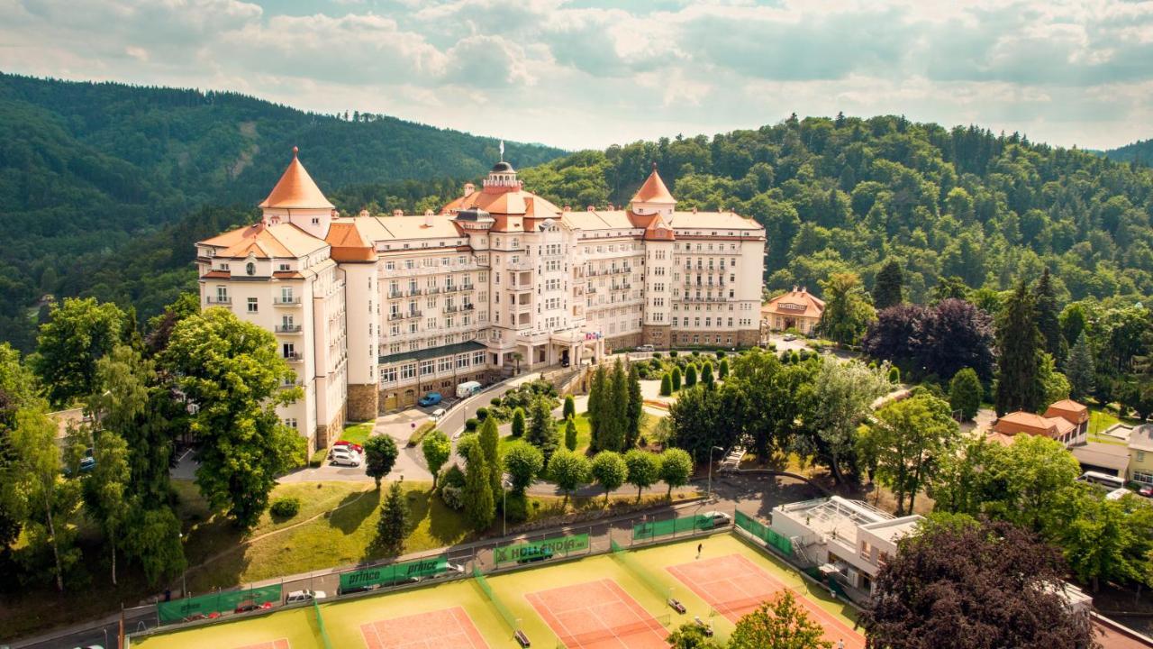 Spa Hotel Imperial Karlovy Vary Exterior foto The Sanatorium of the Swiss National Insurance Company in Meiringen