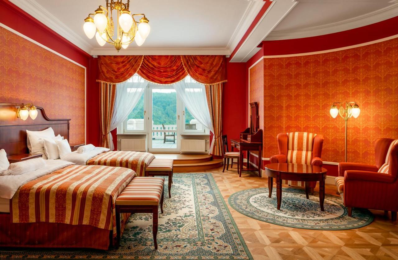 Spa Hotel Imperial Karlovy Vary Exterior foto A suite at the Grand Hotel
