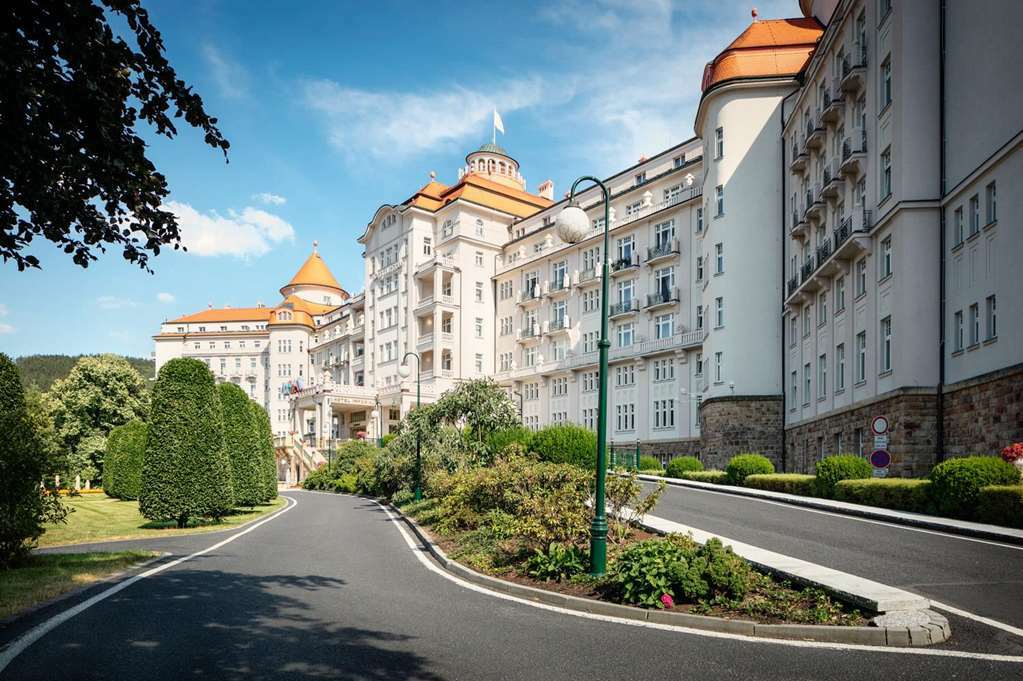Spa Hotel Imperial Karlovy Vary Exterior foto The main building of the spa