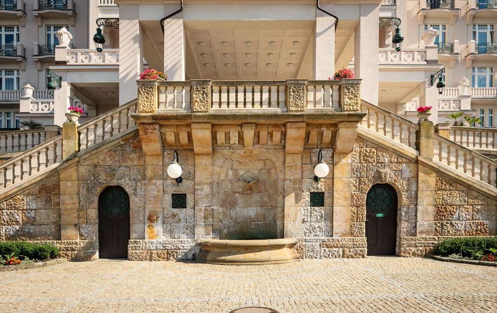Spa Hotel Imperial Karlovy Vary Exterior foto The entrance to the museum